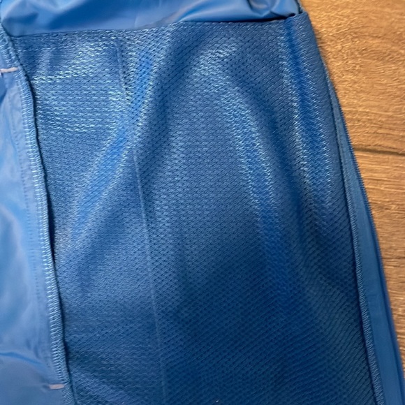 Running Room Fit wear vest. Size Large - Picture 9 of 9